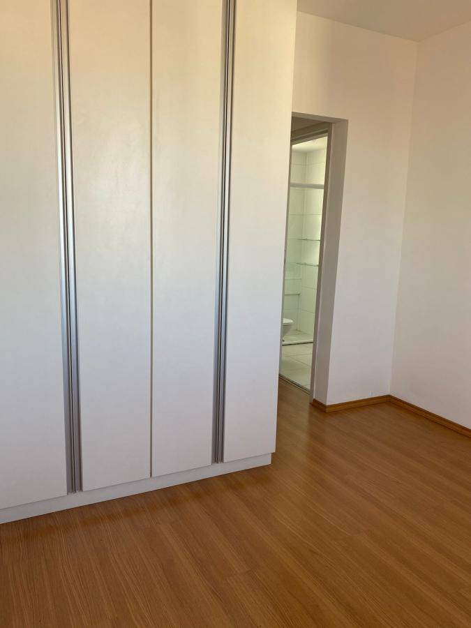 Apartamento à venda com 3 quartos, 105m² - Foto 2