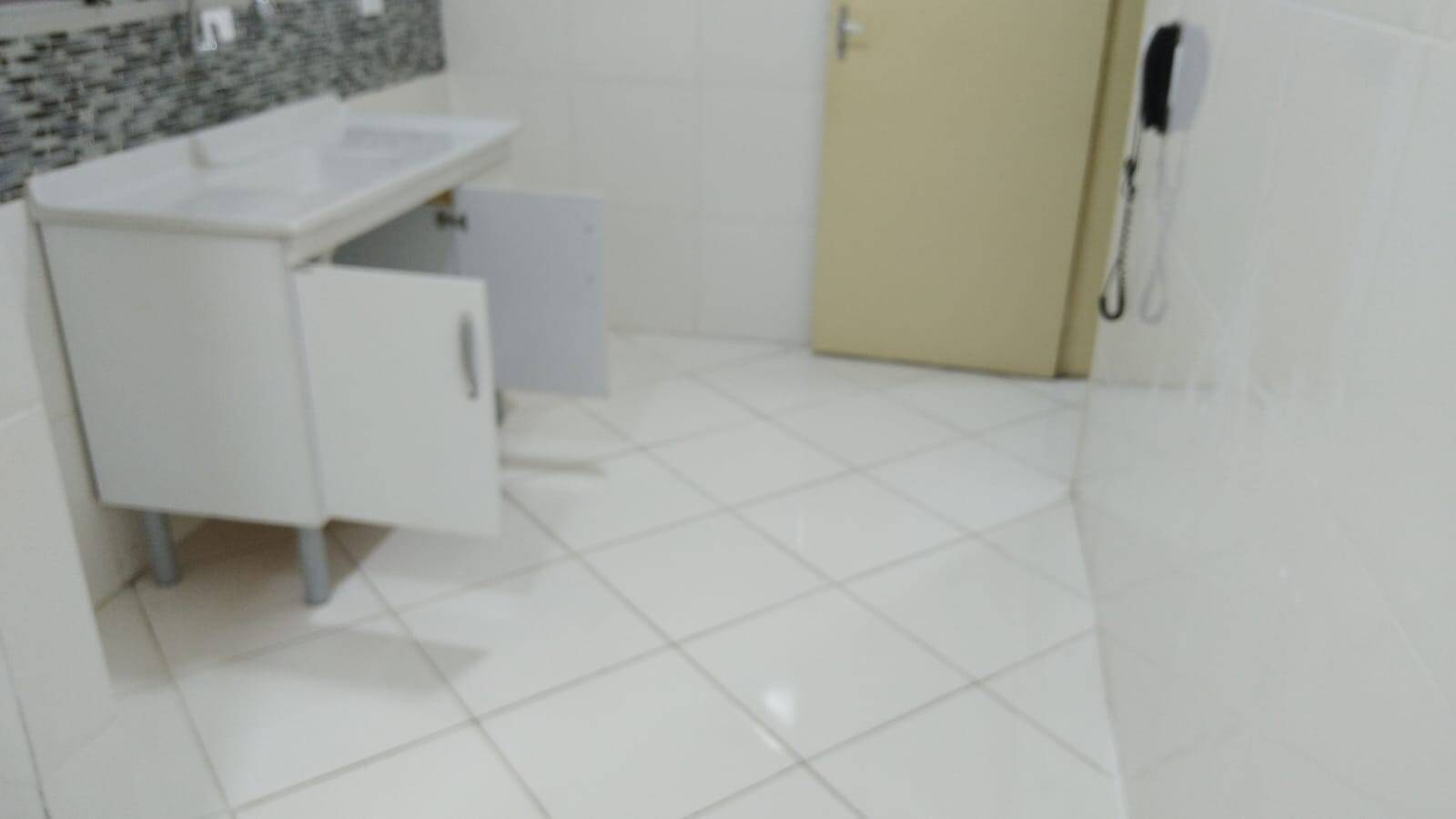 Apartamento à venda com 2 quartos, 42m² - Foto 3